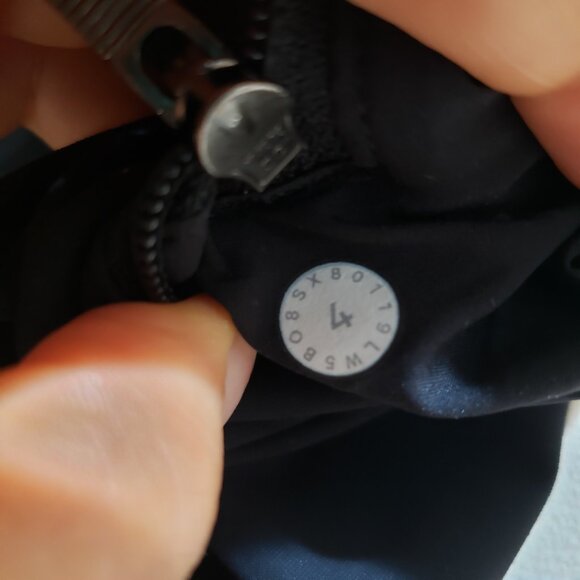 lululemon On The Move *Lightweight - Black - Picture 6 of 9